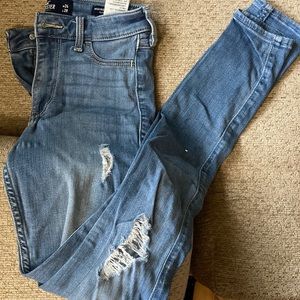0R holister skinny jeans (holes) high rise //used still in good condition